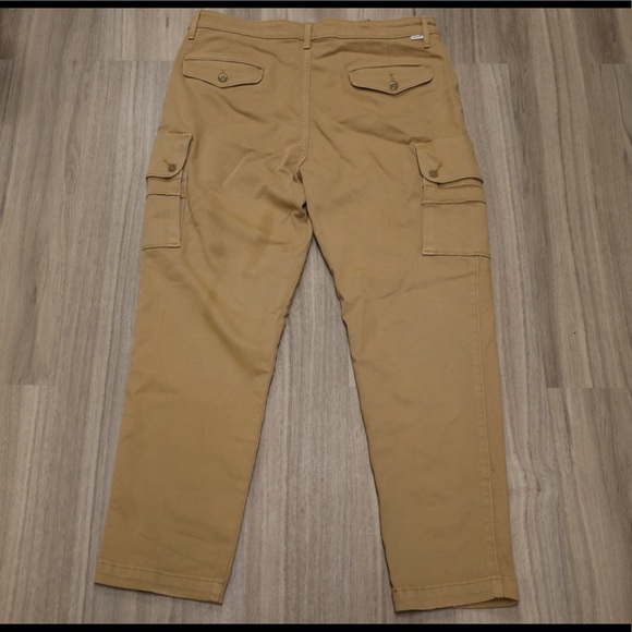 NWOT Levi Strauss Levi's Cargo Pants 34x30 Beige - Picture 2 of 2